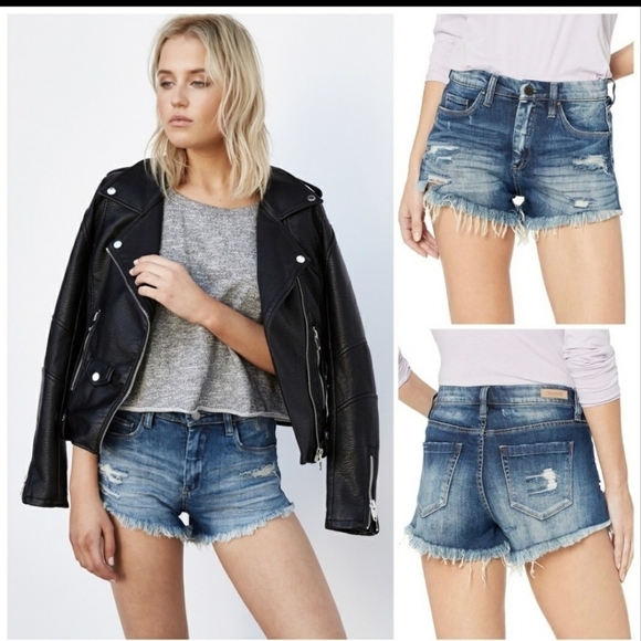 Blank NYC‎ Hi-Rise Distressed Raw Hem Wedge Short - Picture 1 of 12